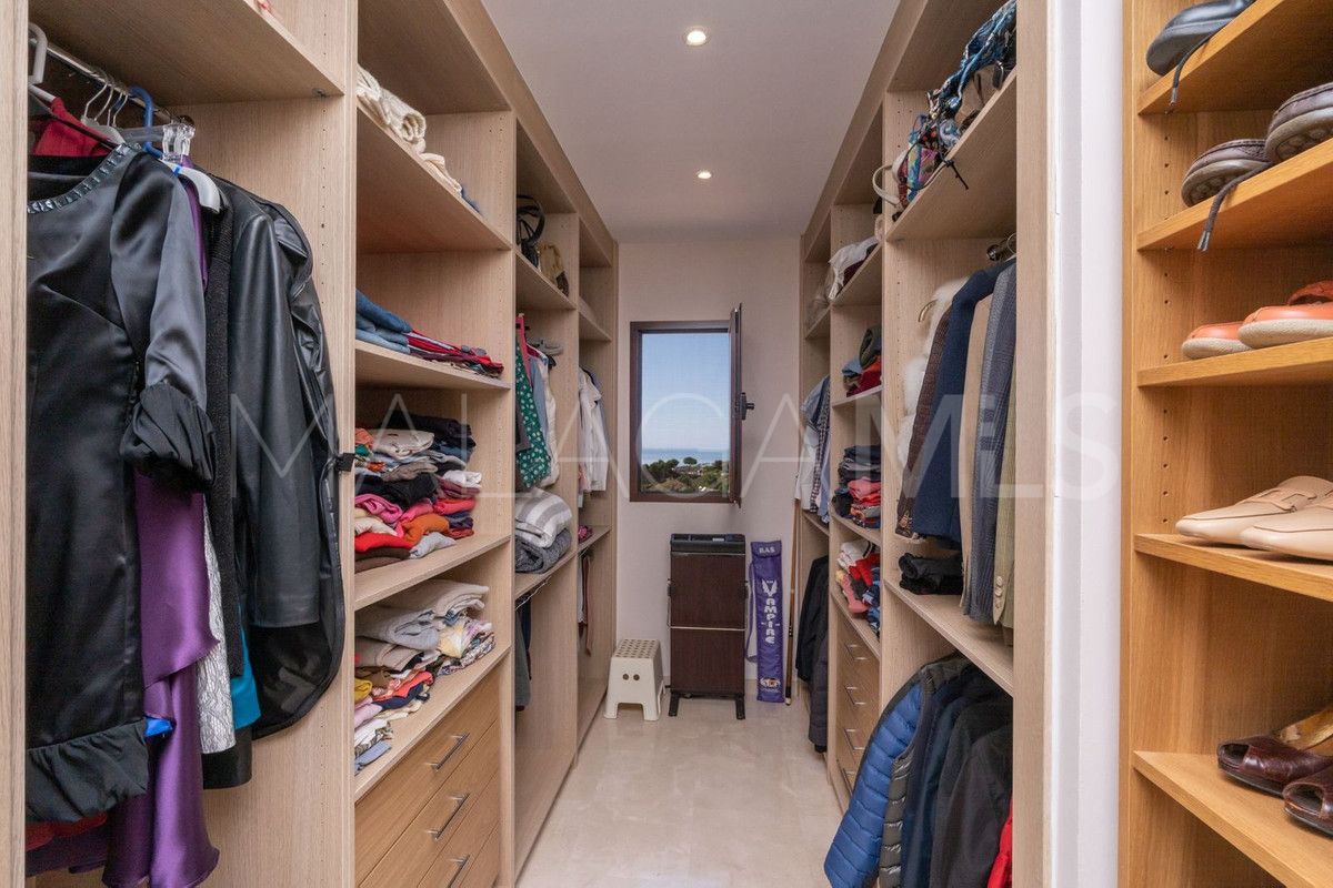 Villa for sale in Benahavis