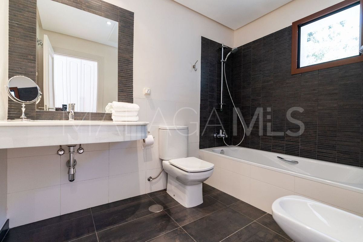 Villa for sale in Benahavis