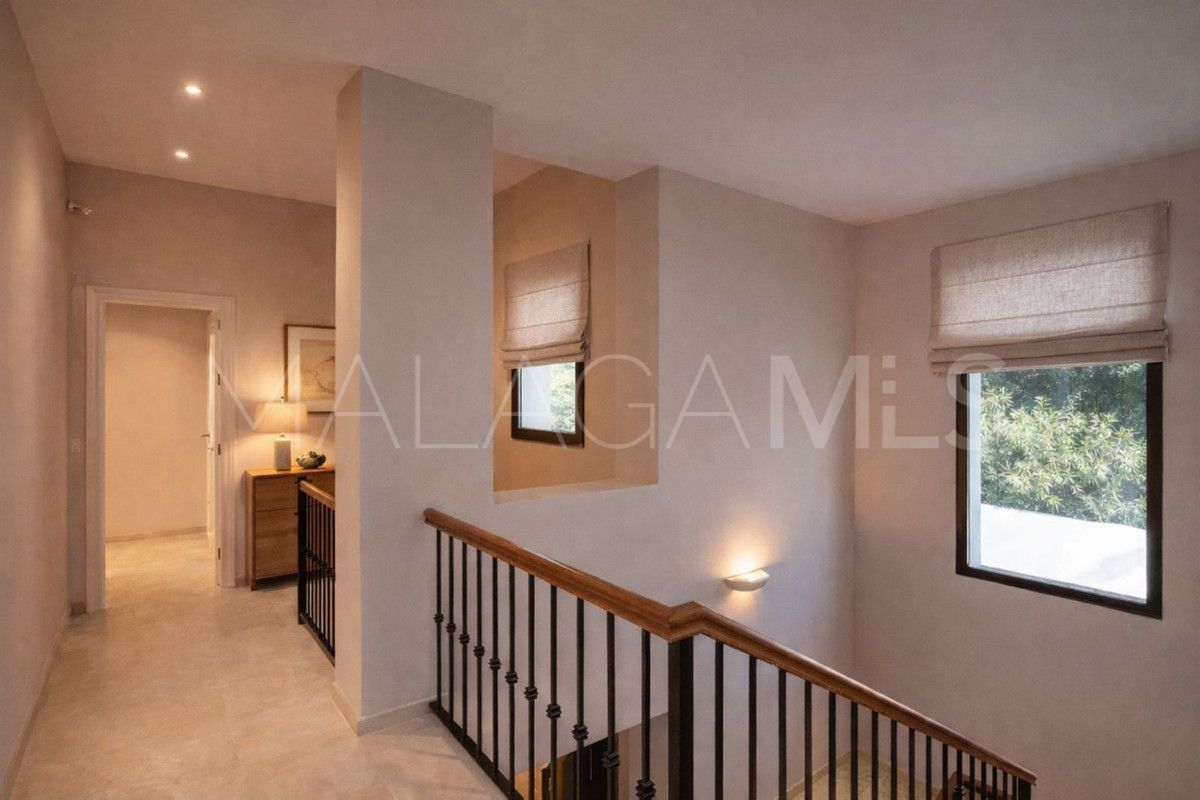 Villa for sale in Benahavis