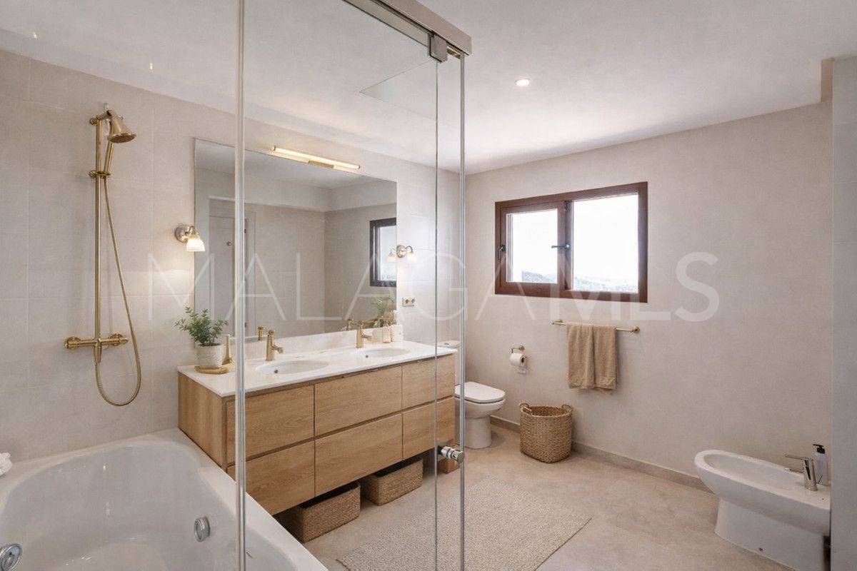 Villa for sale in Benahavis