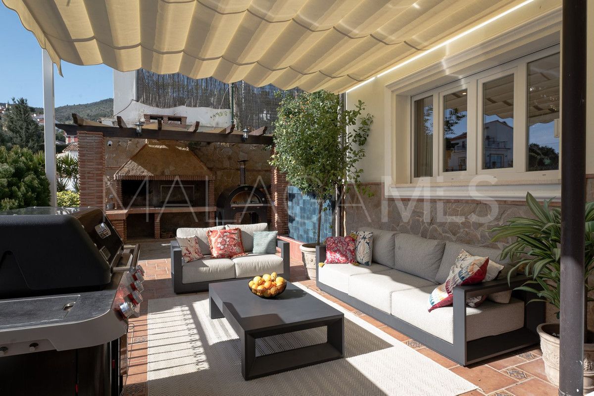 Villa for sale in Benalmadena