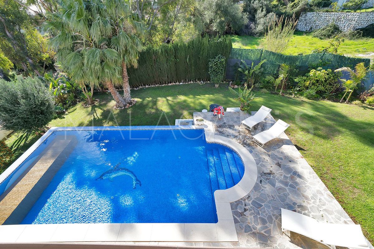 Villa for sale in Benalmadena