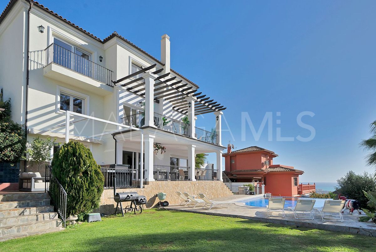 Villa for sale in Benalmadena