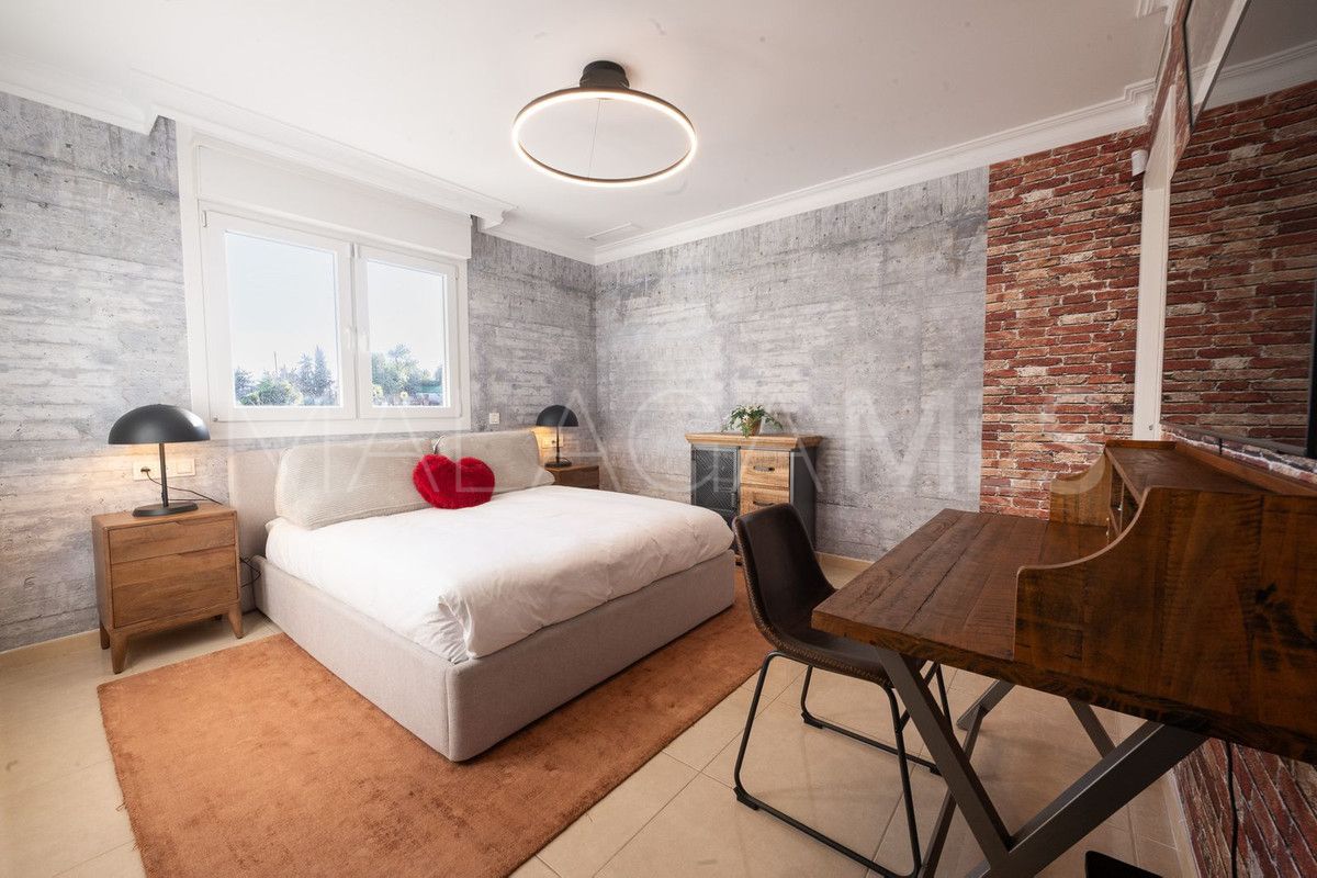 Villa for sale in Benalmadena