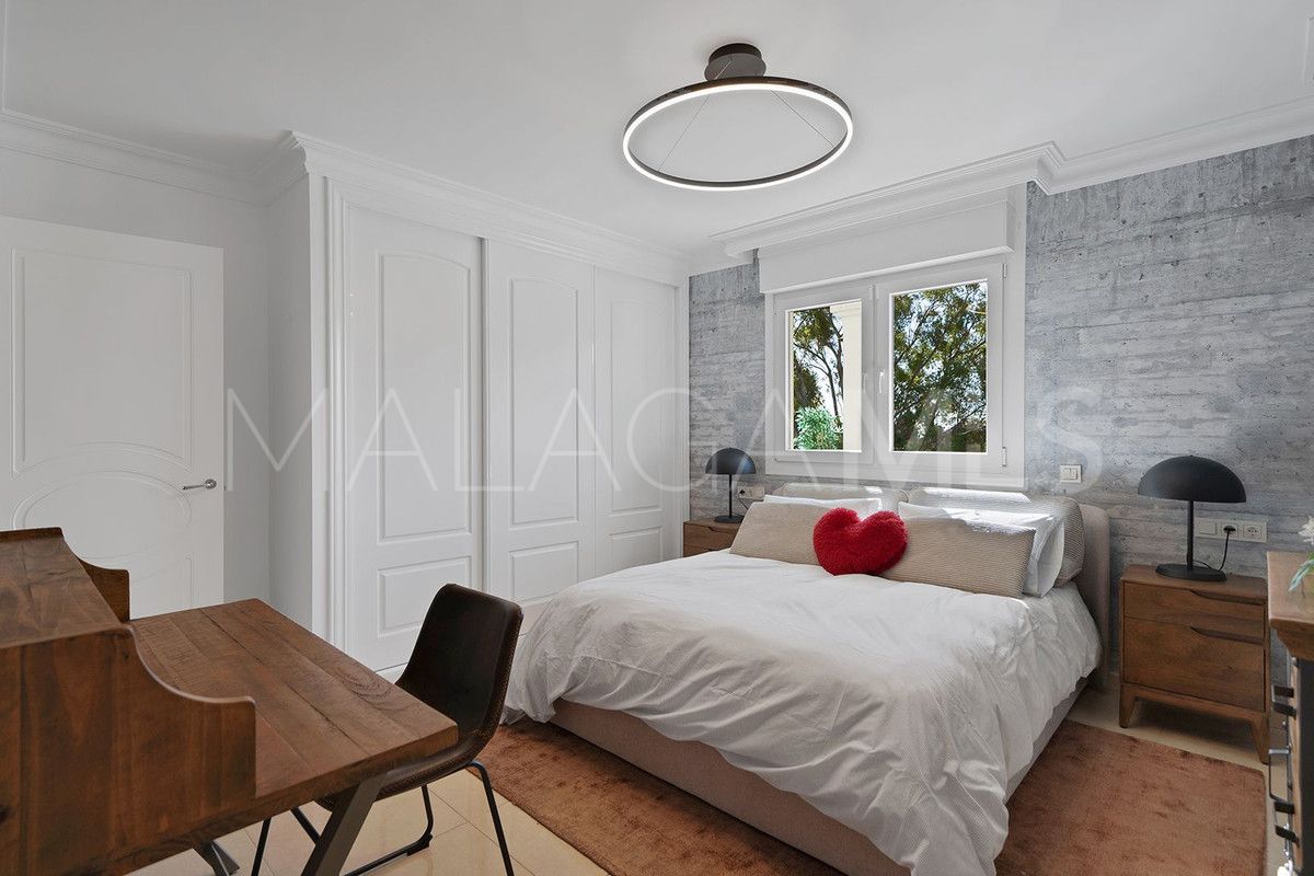 Villa for sale in Benalmadena