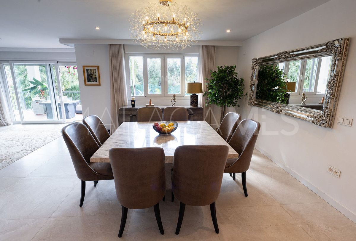 Villa for sale in Benalmadena