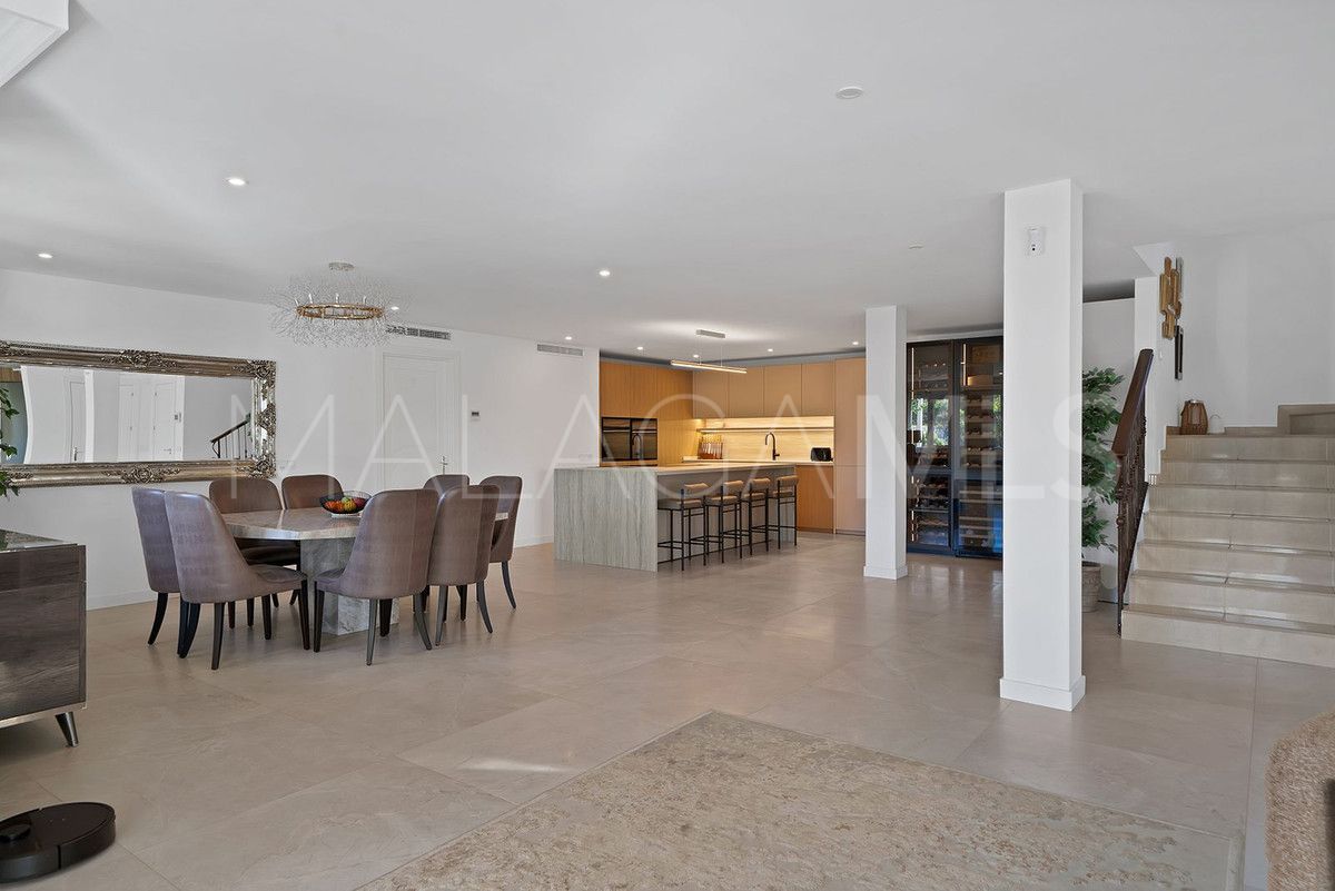 Villa for sale in Benalmadena