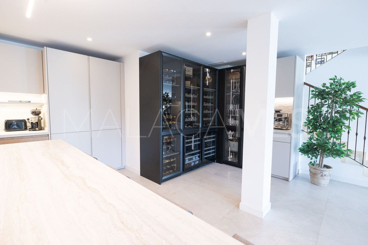 Villa for sale in Benalmadena