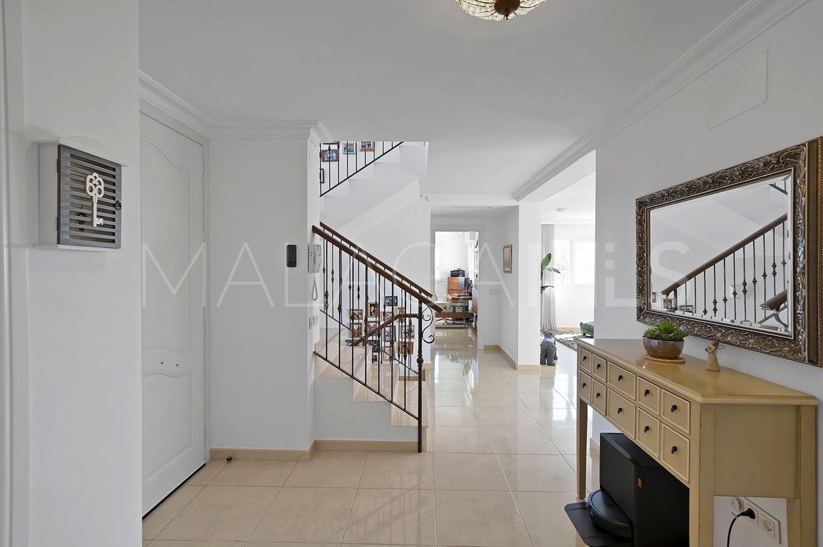Villa for sale in Benalmadena