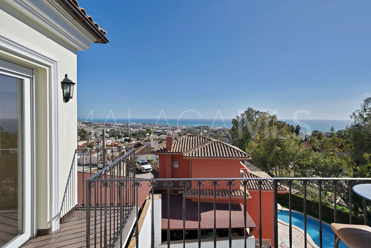 Villa for sale in Benalmadena
