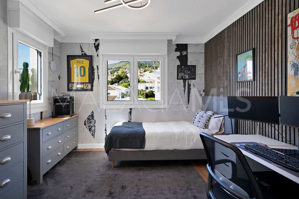 Villa for sale in Benalmadena