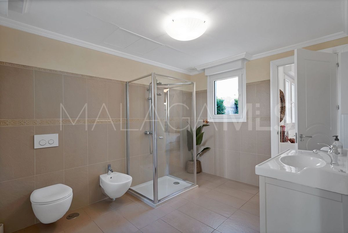 Villa for sale in Benalmadena