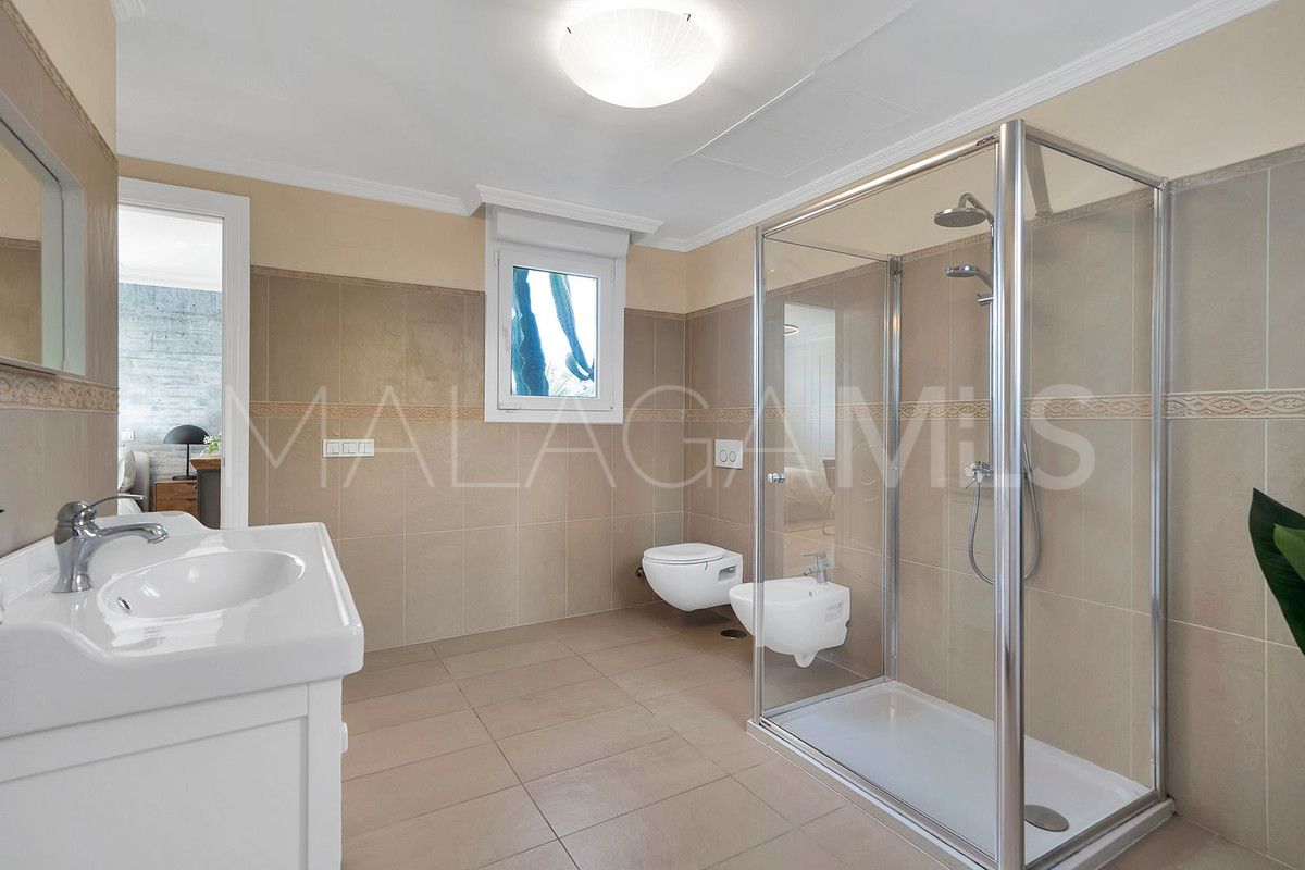 Villa for sale in Benalmadena