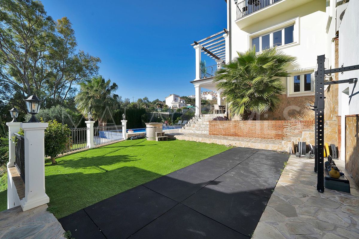 Villa for sale in Benalmadena