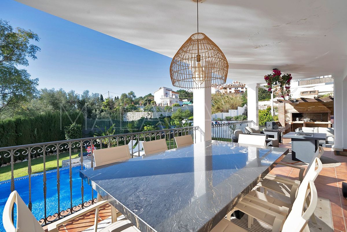 Villa for sale in Benalmadena