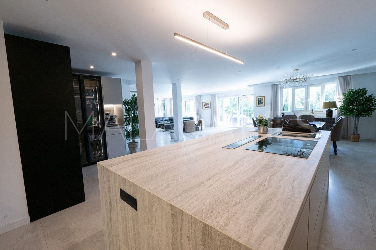 Villa for sale in Benalmadena