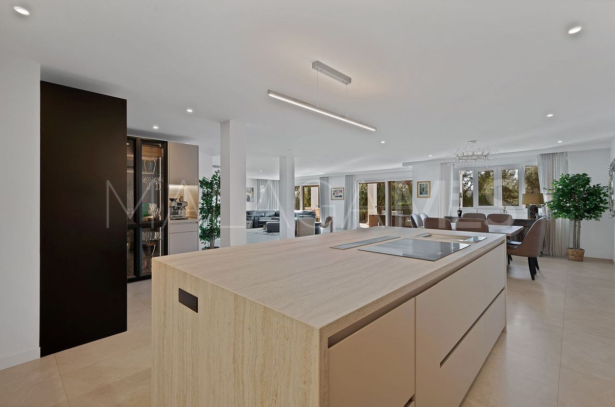 Villa for sale in Benalmadena
