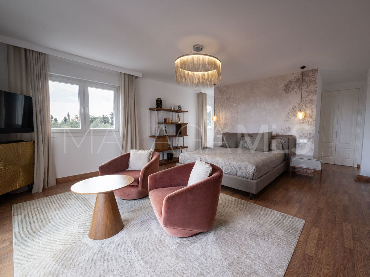 Villa for sale in Benalmadena