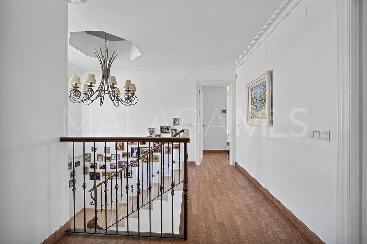 Villa for sale in Benalmadena