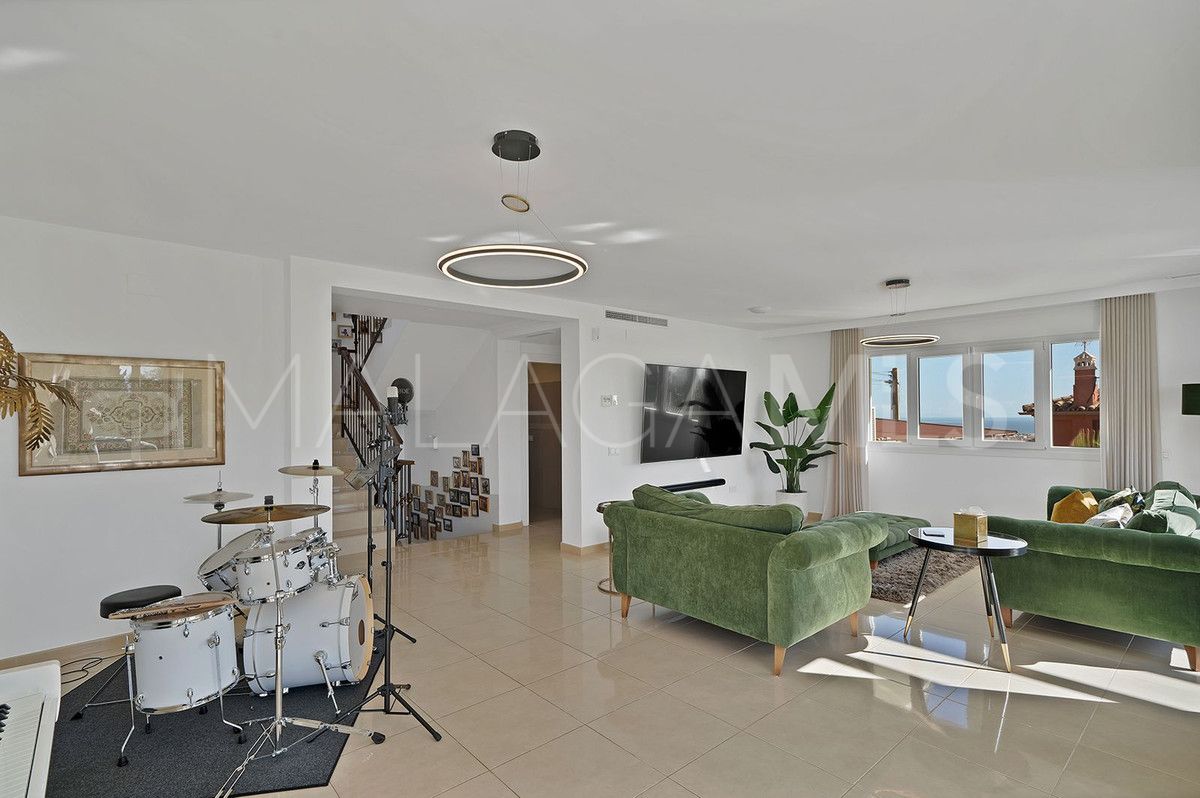 Villa for sale in Benalmadena