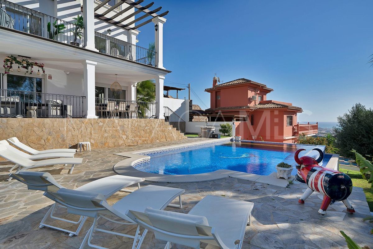 Villa for sale in Benalmadena