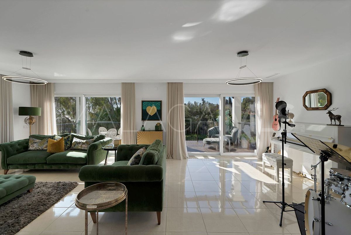 Villa for sale in Benalmadena