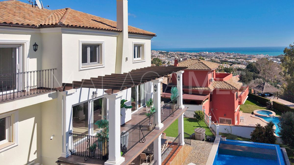 Villa for sale in Benalmadena