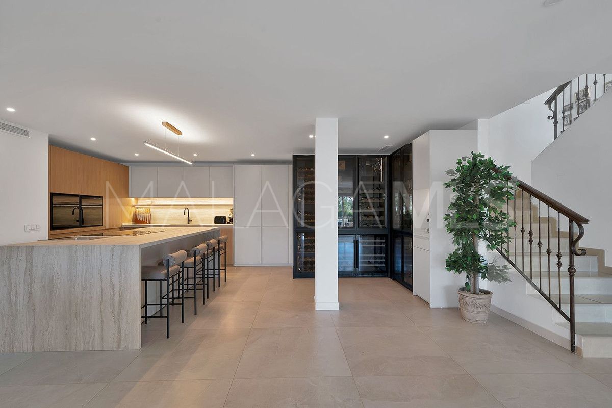 Villa for sale in Benalmadena