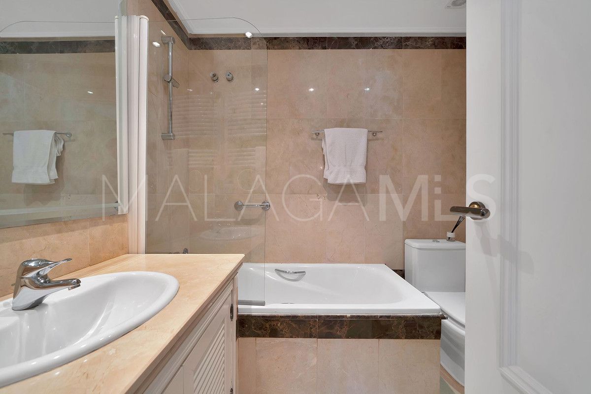 Se vende apartamento planta baja in New Golden Mile with 2 bedrooms