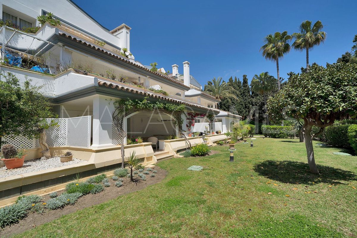 Se vende apartamento planta baja in New Golden Mile with 2 bedrooms