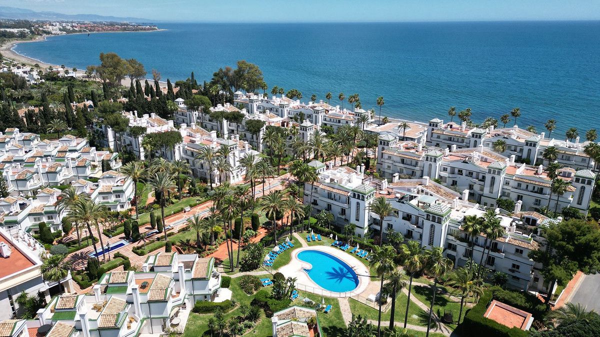 Se vende apartamento planta baja in New Golden Mile with 2 bedrooms