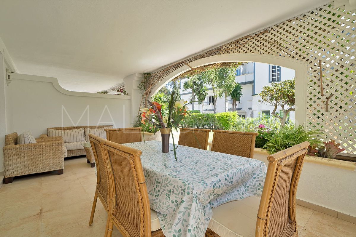 Se vende apartamento planta baja in New Golden Mile with 2 bedrooms