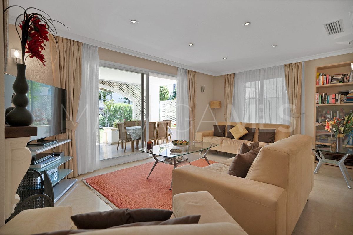 Se vende apartamento planta baja in New Golden Mile with 2 bedrooms