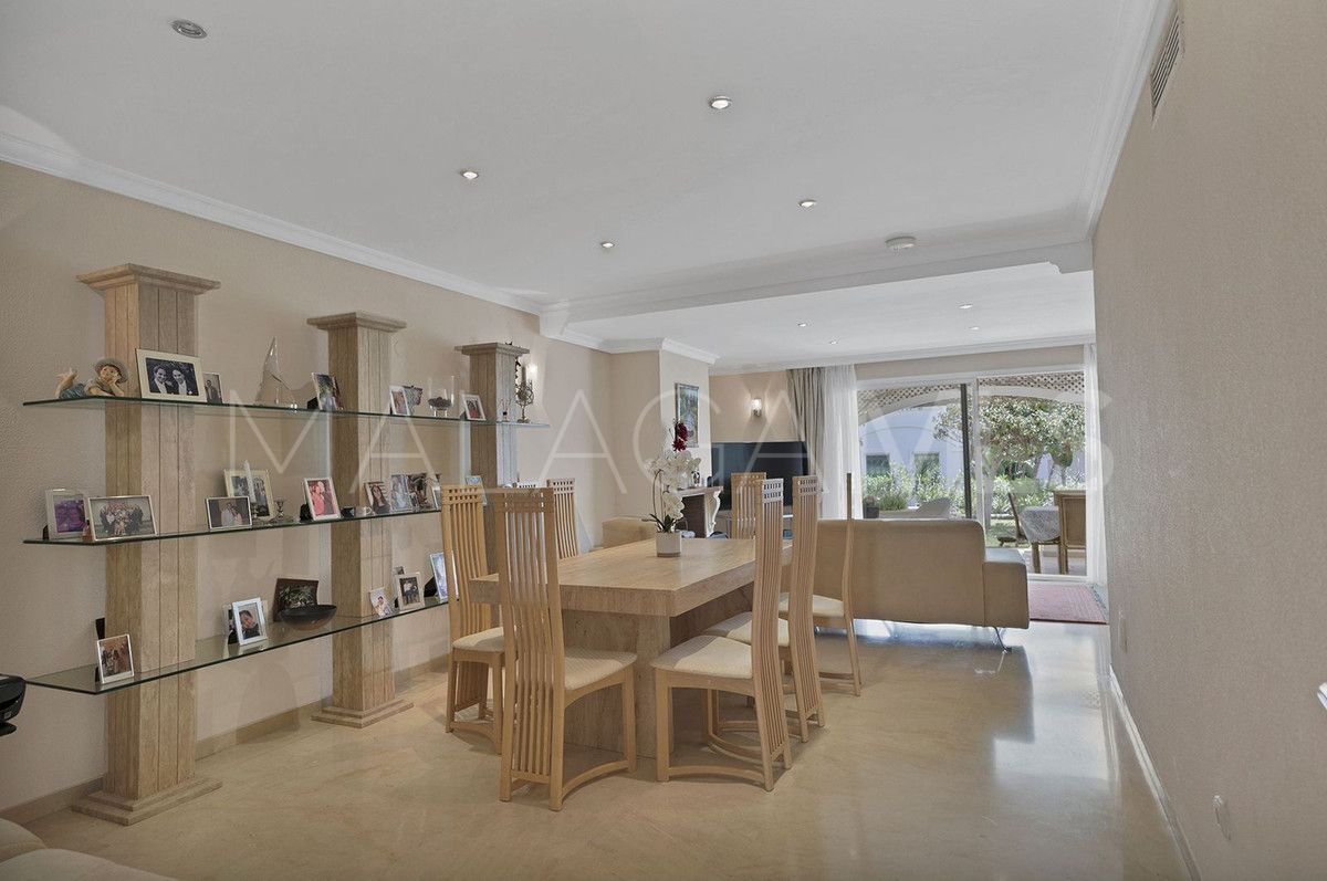 Se vende apartamento planta baja in New Golden Mile with 2 bedrooms