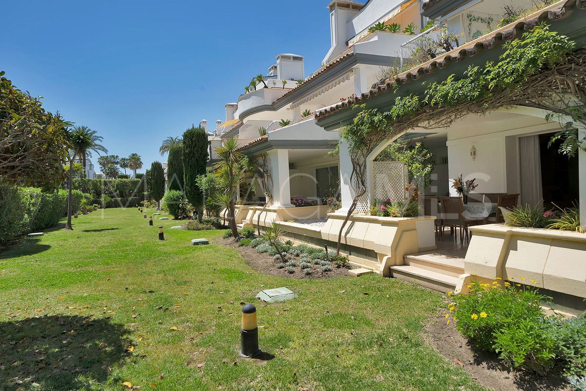 Se vende apartamento planta baja in New Golden Mile with 2 bedrooms