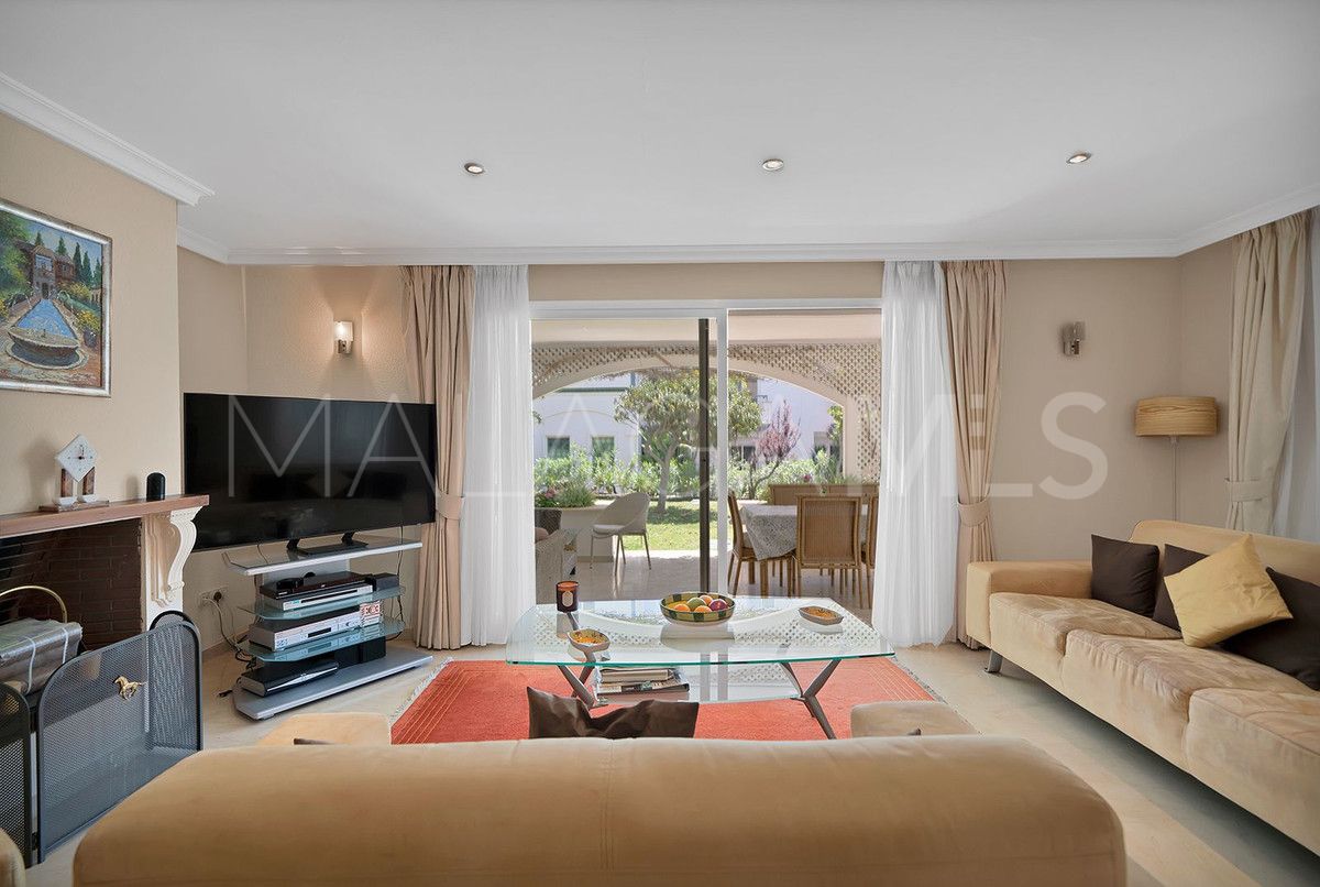 Se vende apartamento planta baja in New Golden Mile with 2 bedrooms
