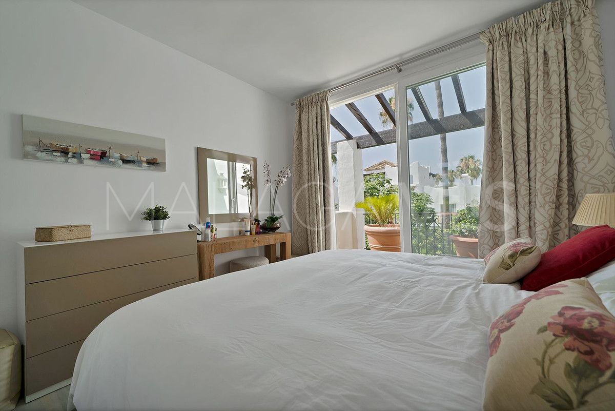 Penthouse for sale in Estepona with 3 bedrooms