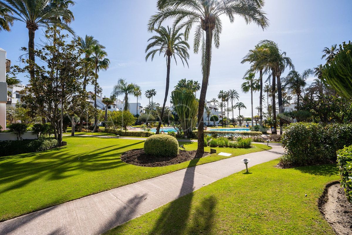 Penthouse for sale in Estepona with 3 bedrooms