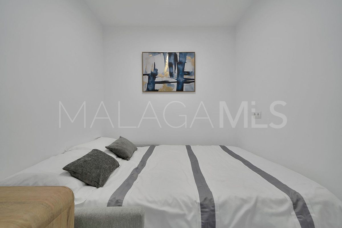 Penthouse for sale in Estepona with 3 bedrooms