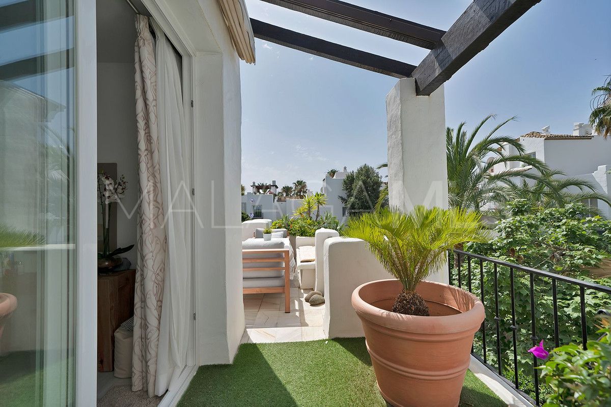 Penthouse for sale in Estepona with 3 bedrooms