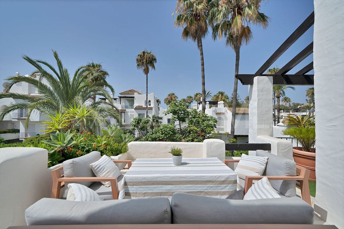 Penthouse for sale in Estepona with 3 bedrooms