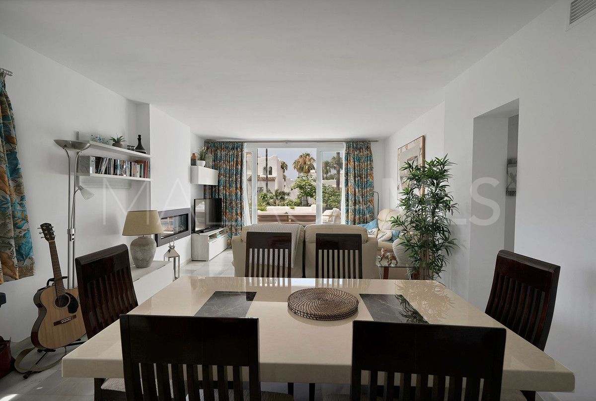 Penthouse for sale in Estepona with 3 bedrooms