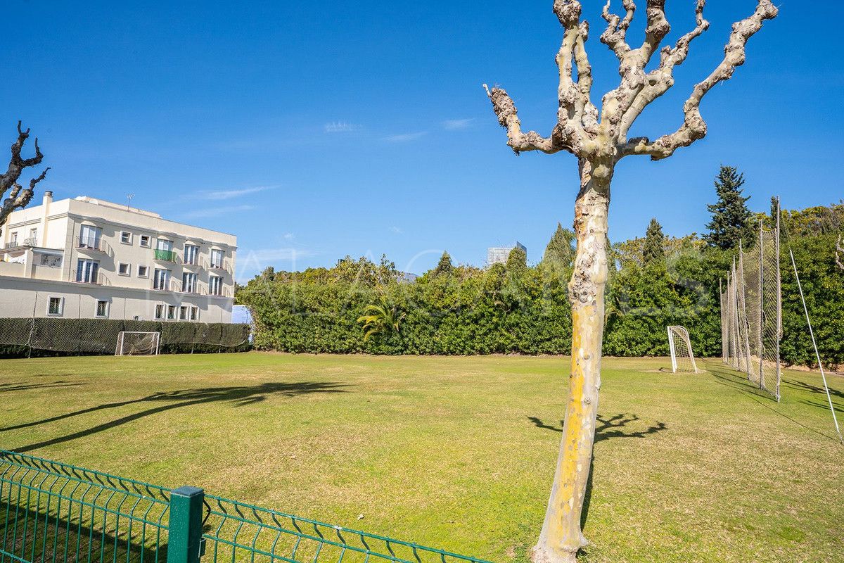 Penthouse for sale in Estepona with 3 bedrooms