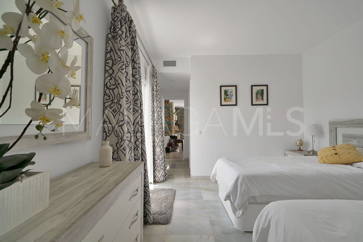 Penthouse for sale in Estepona with 3 bedrooms