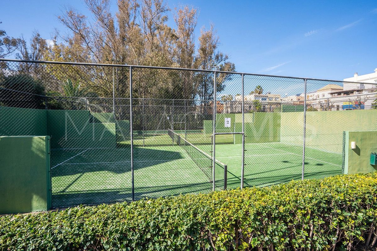 Penthouse for sale in Estepona with 3 bedrooms