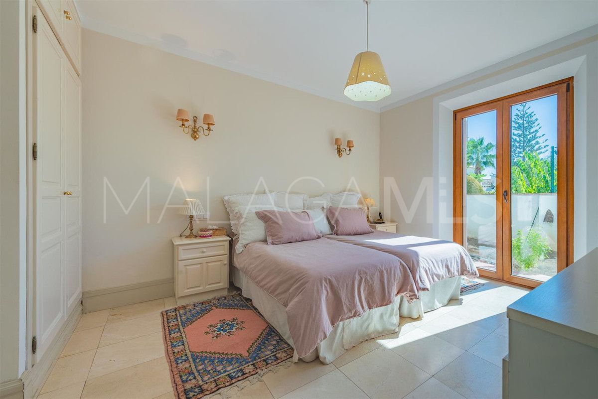 Villa for sale in Marbella Golden Mile with 6 bedrooms