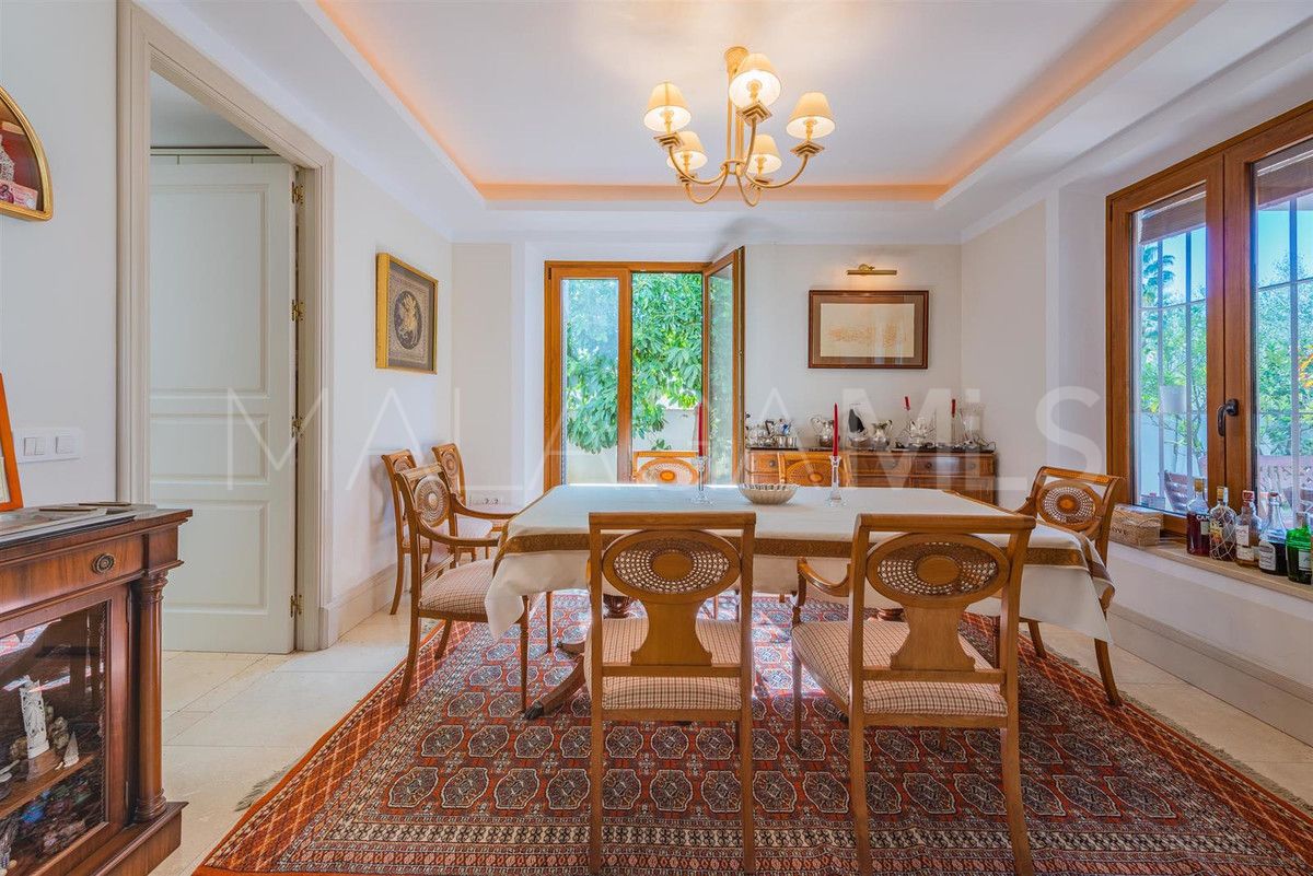 Villa for sale in Marbella Golden Mile with 6 bedrooms