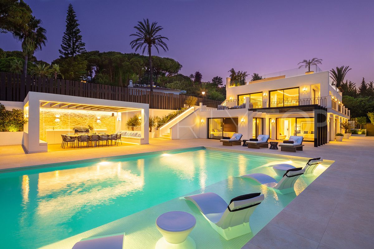 Villa a la venta en Nueva Andalucia con 5 dormitorios