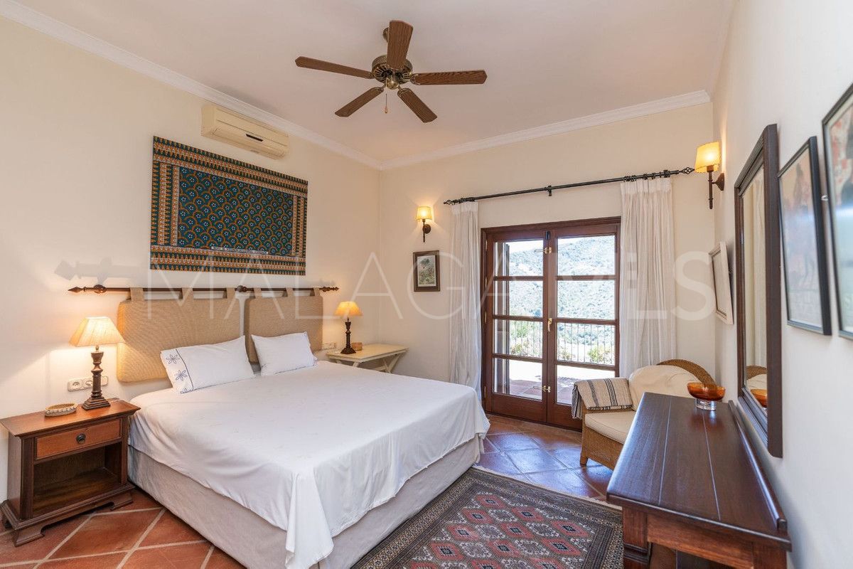 For sale 4 bedrooms villa in Benahavis