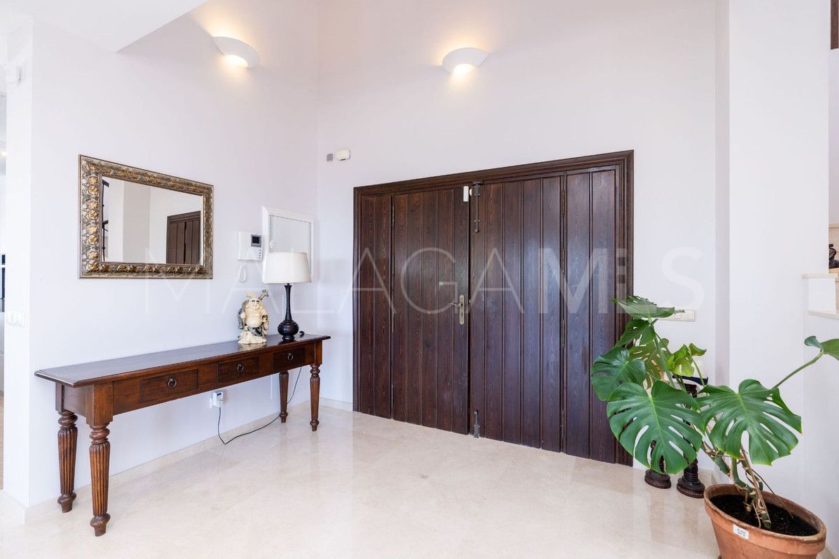 Buy villa in Benahavis de 4 bedrooms